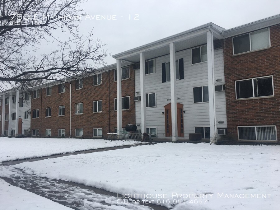 Primary Photo - Updated Two Bedroom Apartment in Battle Creek