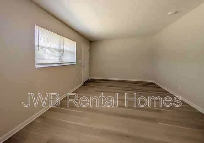 Building Photo - 7856 Jaguar Dr