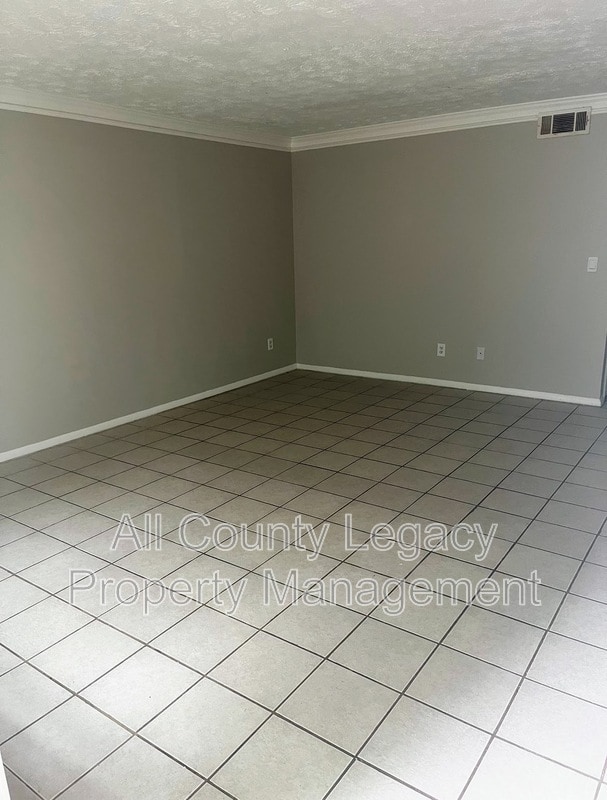 Building Photo - 2942 Spruce Cir