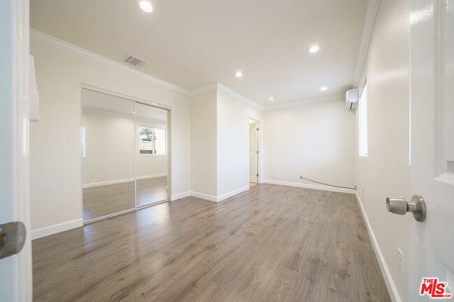 Foto del edificio - 136 N Rampart Blvd