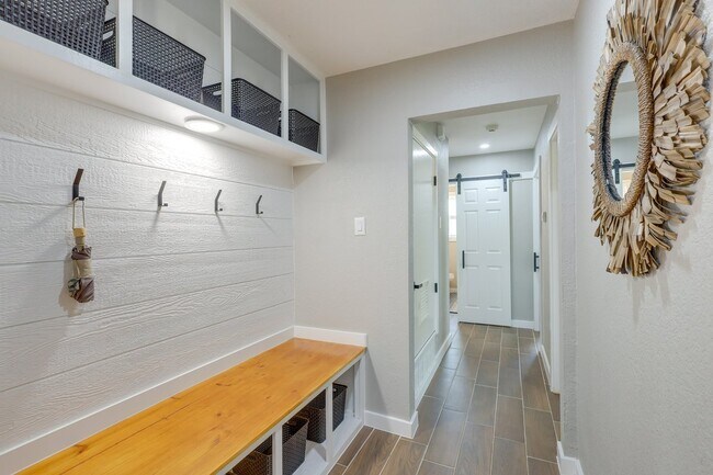 Building Photo - 2601 Bluejay Dr