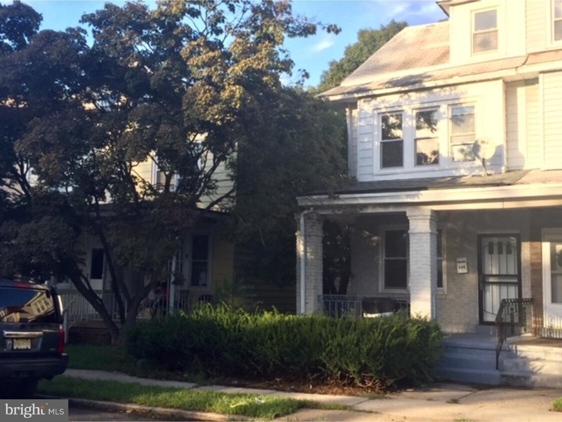 Primary Photo - 240 Woodlawn Ave