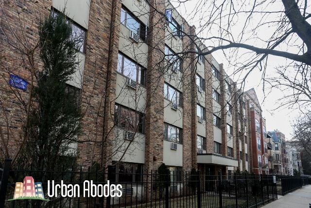 Building Photo - 637 W Wrightwood Ave