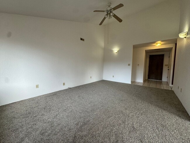 Building Photo - 3-bedroom, 2-bath in Sutherlin