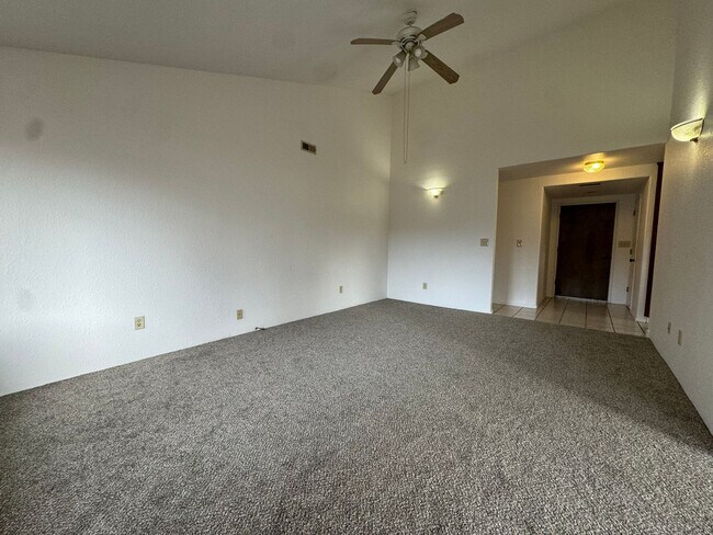 Foto del edificio - 3-bedroom, 2-bath in Sutherlin