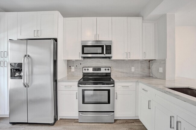 Building Photo - 9913 NW 57th Manor