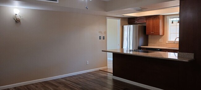 Building Photo - Beautifully Crafted 3 Bed 2 Bath Home in T...