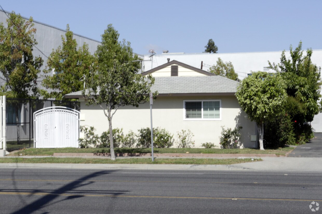 Foto del edificio - 529 W Warner Ave