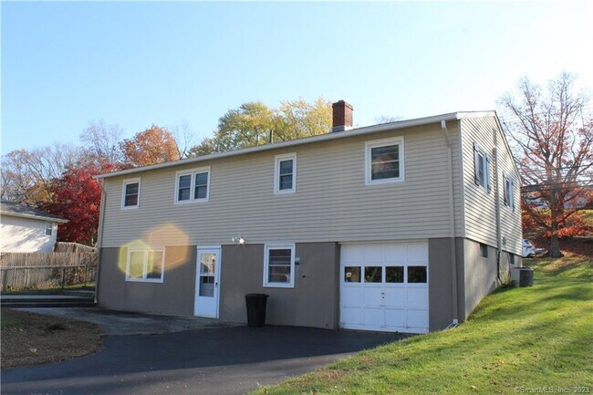 Building Photo - 293 Short Beach Rd
