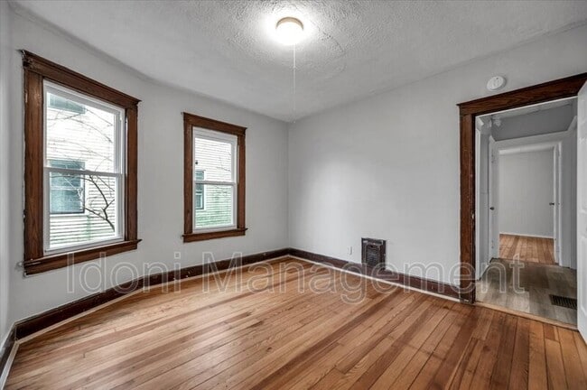 Building Photo - 397 Chestnut St