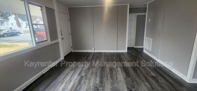 Building Photo - 527 S Magnolia Ave