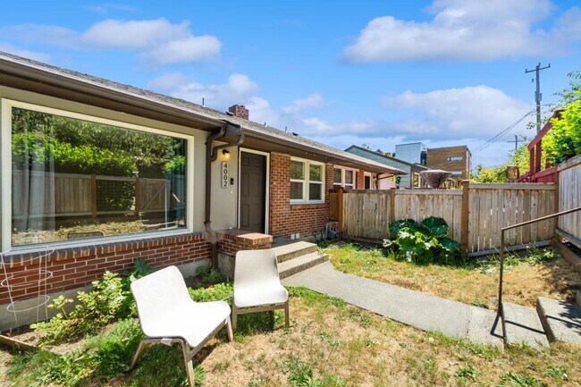 Foto del edificio - Spacious 2-level 3 Bdrm/ 2 Ba Beacon Hill ...