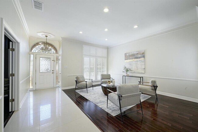 Building Photo - 2200 Cliffs Edge Dr