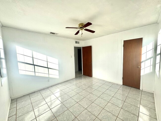 Foto del edificio - 1044 Washington St