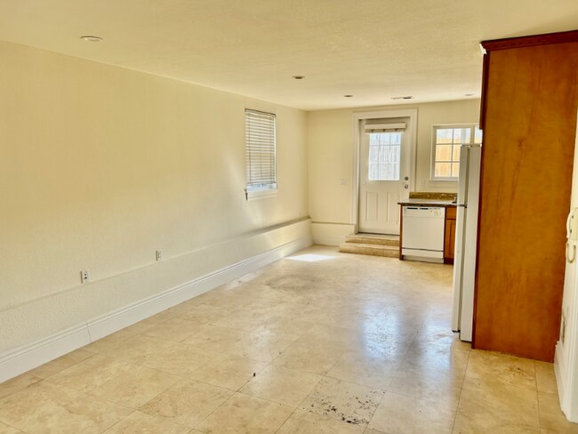 Building Photo - 167 Mateo Ave