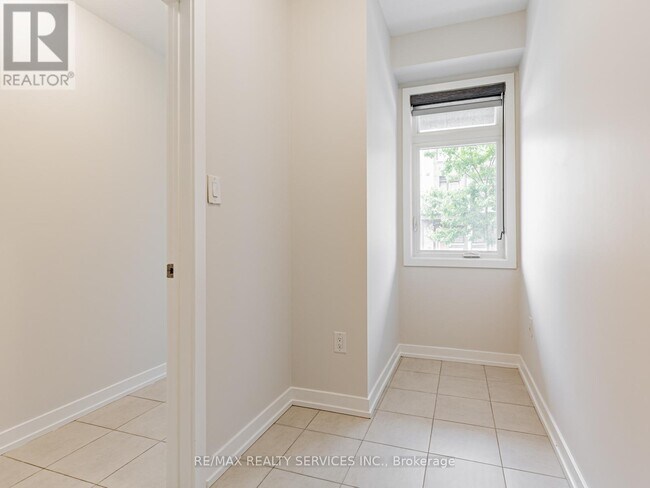 Building Photo - 5 Lachine St