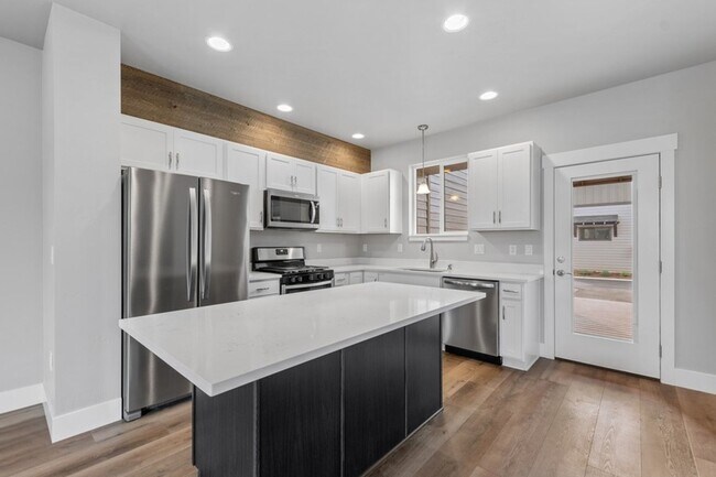 Foto del edificio - 3 bedroom, 2.5 bath townhome, minutes from...