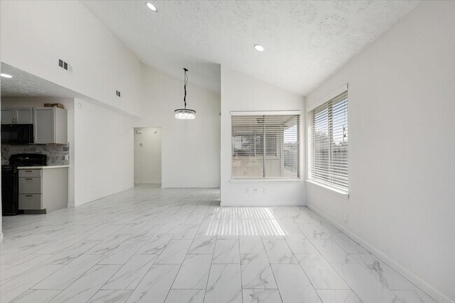 Foto del edificio - 14818 Gladewick Dr