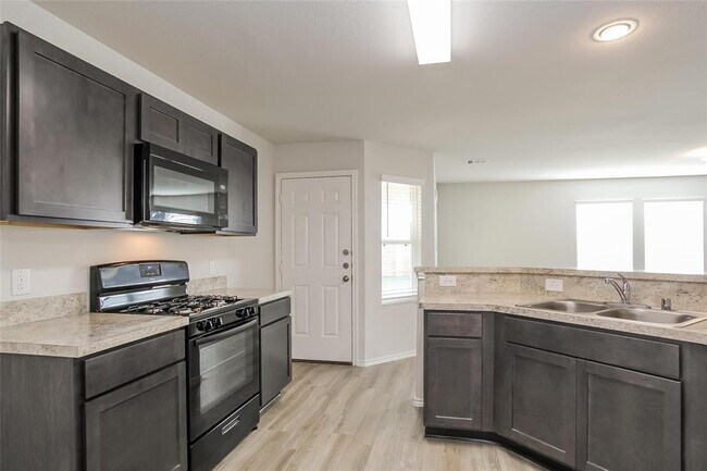 Building Photo - 8631 Doris Oaks Cir