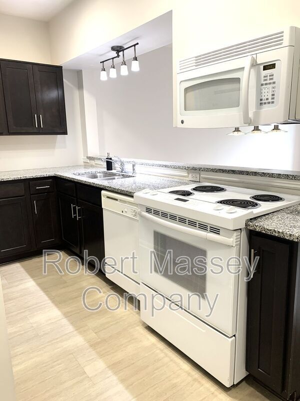 Foto del edificio - 2745 Grinstead Dr