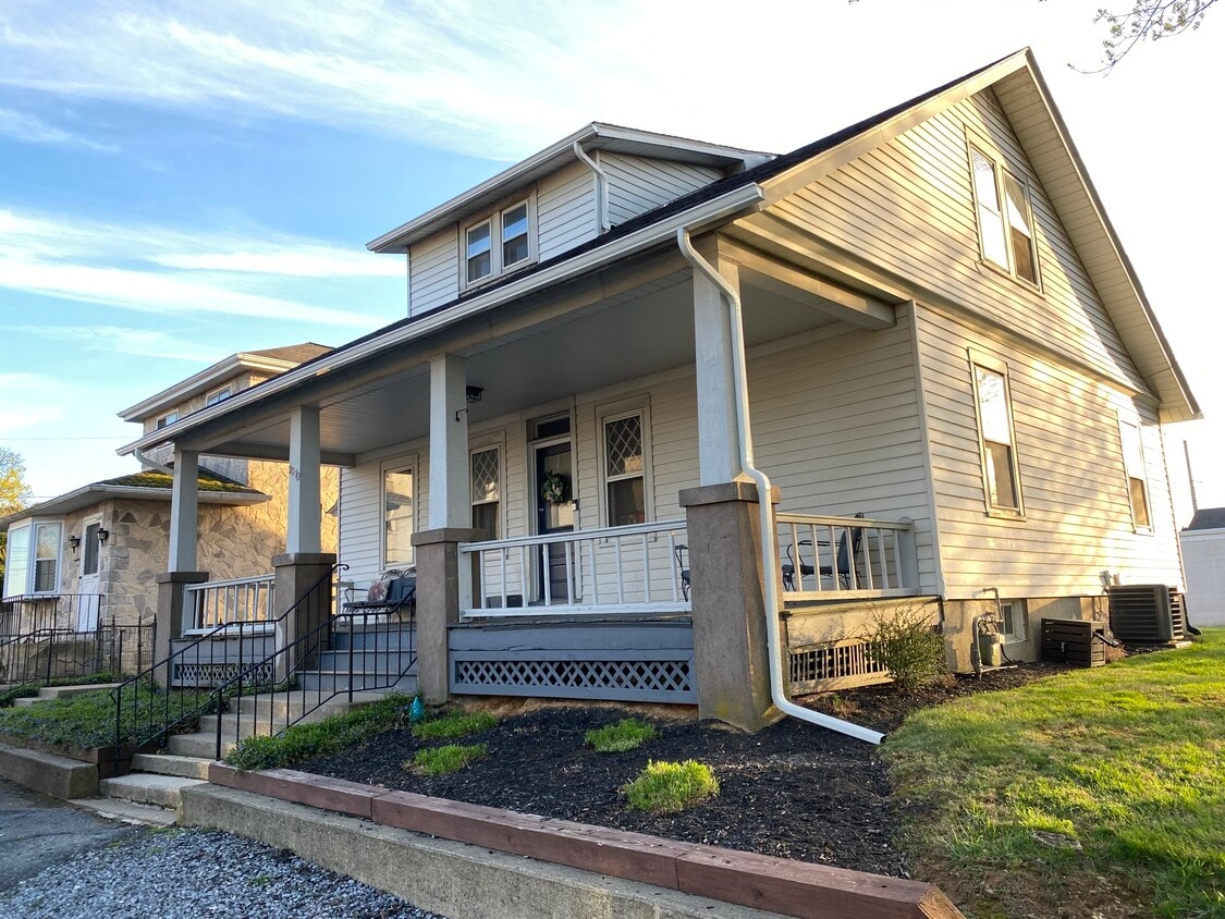 Front of house - 2070 Lawfer Ave