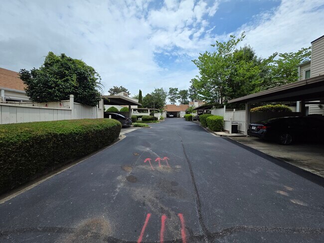 Foto del edificio - 647 Serramonte Dr