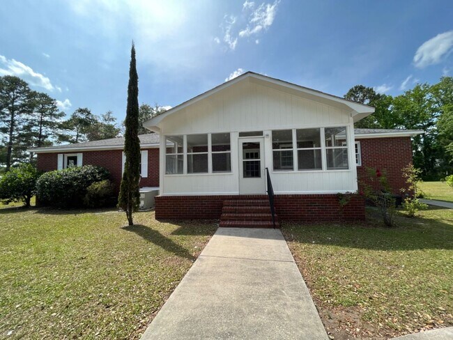 Foto del edificio - Perfect Mount Pleasant Location!