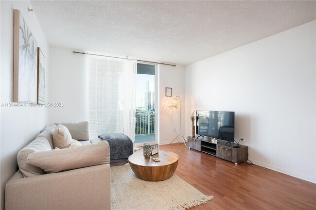 Foto del edificio - 275 NE 18th St
