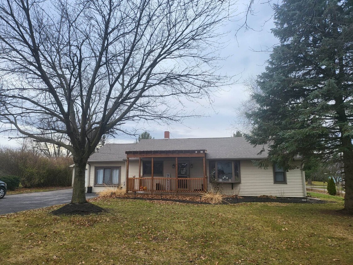 Primary Photo - 1939 Stewart Rd