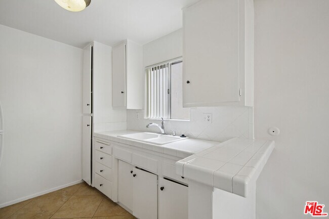 Foto del edificio - 7540 Hampton Ave