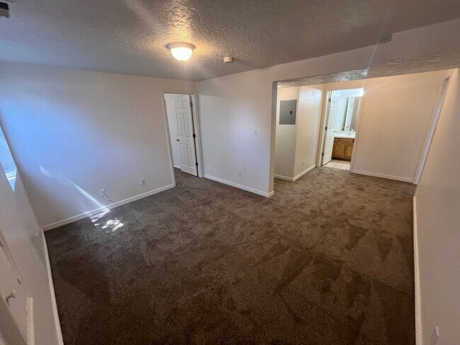 Building Photo - Lovely Townhouse for Rent in Orem, UT