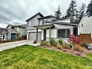 Building Photo - 2405 NE Waterlily Wy