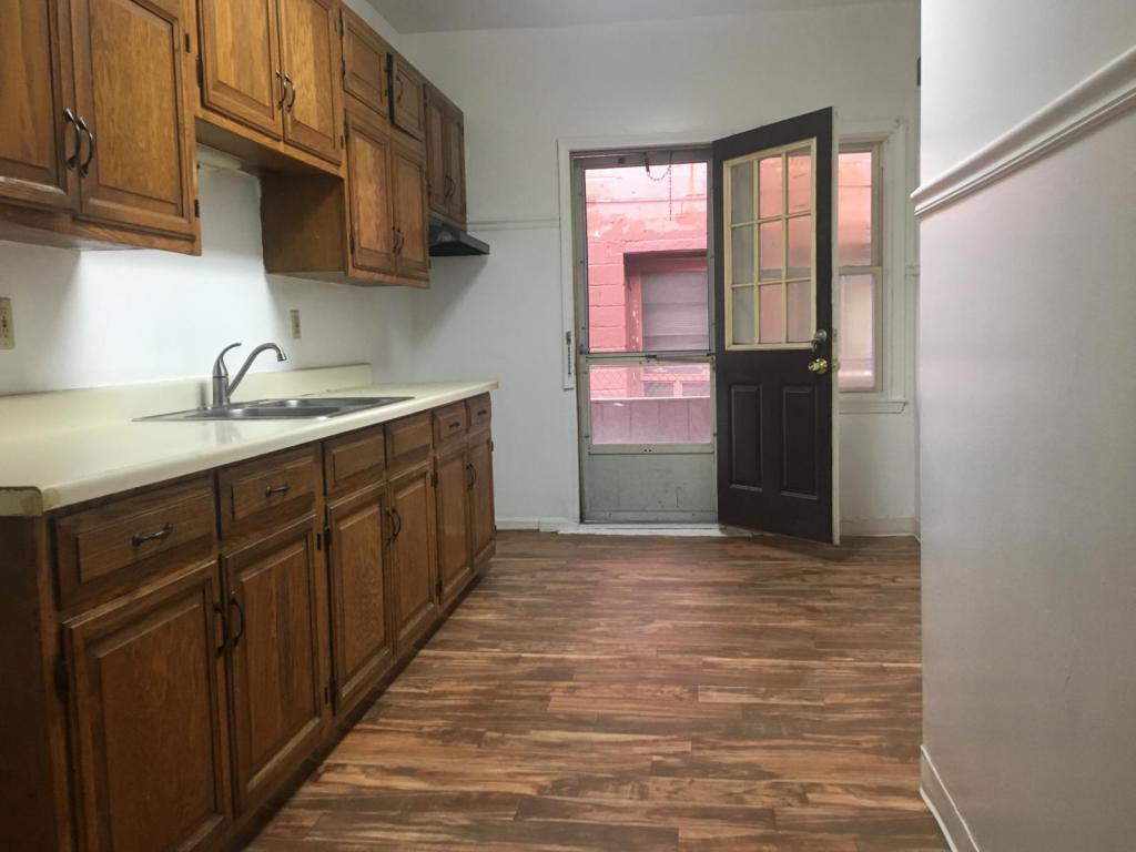 Primary Photo - 1681 Waterbury Ave, Unit 2
