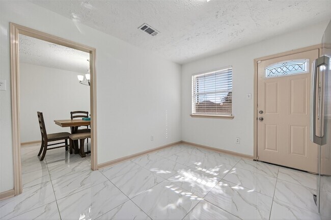 Building Photo - 10726 Village Trail Dr