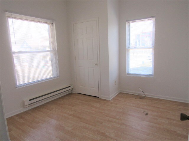 Building Photo - 225 S Entrance Ave