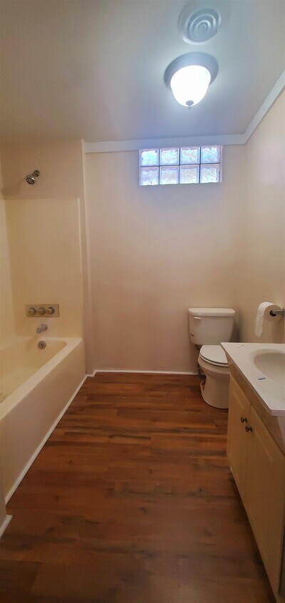 Building Photo - 1301 N Jefferson St