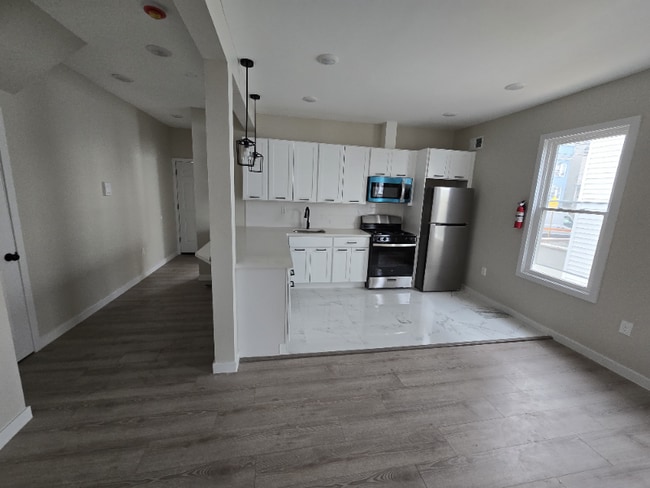 Foto del edificio - 201 Maple Ave