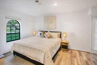 Building Photo - 206 St Cloud Dr