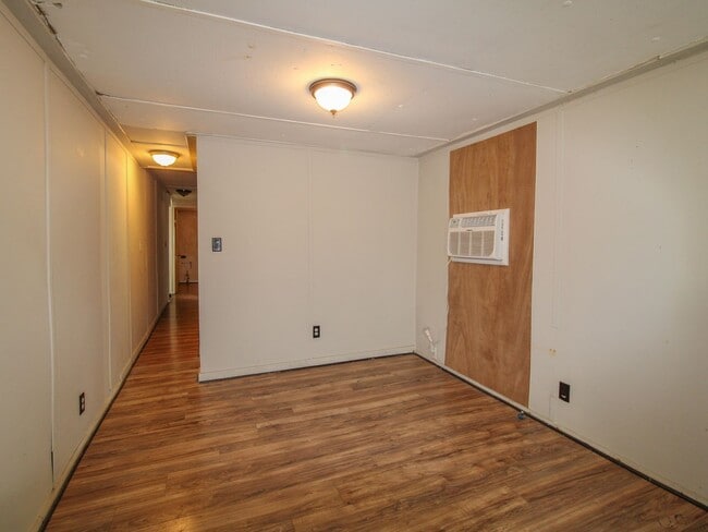 Building Photo - Convenient Fayetteville Location – Water & Lawn Care Included!