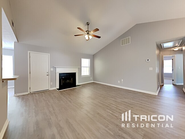 Foto del edificio - 737 Baskins Cir