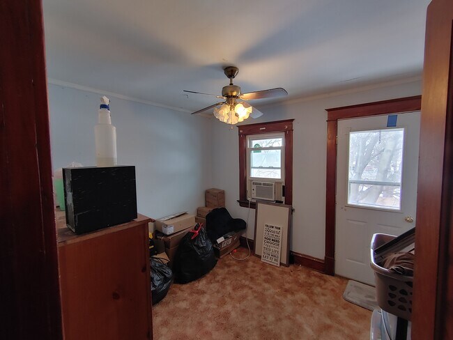 Bed 2 - 909 S 16th St