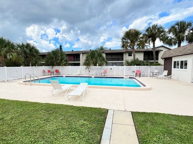 Foto del edificio - 5541 Bay Blvd