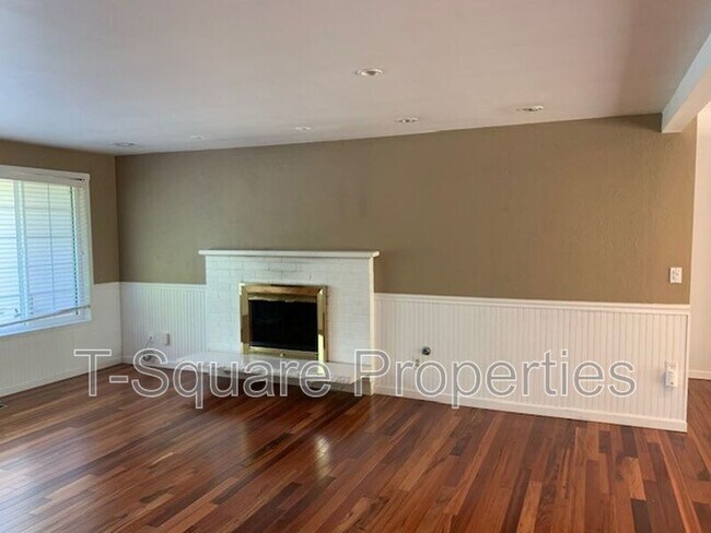 Foto del edificio - 105 217th Pl SW