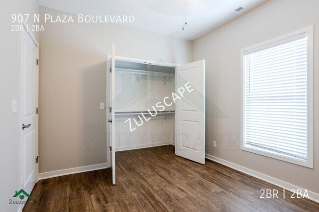 Foto del edificio - 907 North Plaza Drive