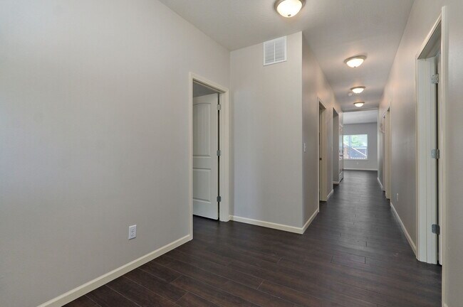 Foto del edificio - 1345 E Cherry St