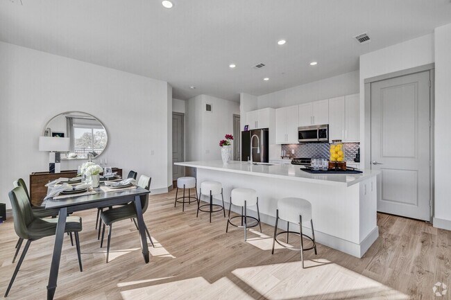 Foto del edificio - Massive Move-In Perks: 6 Weeks Free + $1,000 + Fees Credited!