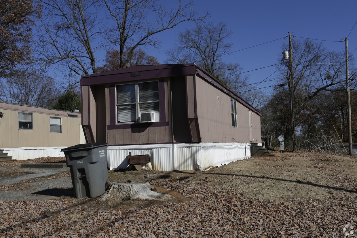 Building Photo - 2606 Old Easley Bridge Rd