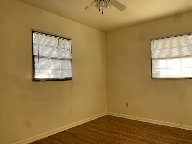 Building Photo - 221 Dana Ave