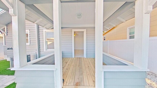 Foto del edificio - 1BR/1BA + Bonus Room Near Downtown St. Pete | 768 Sq Ft