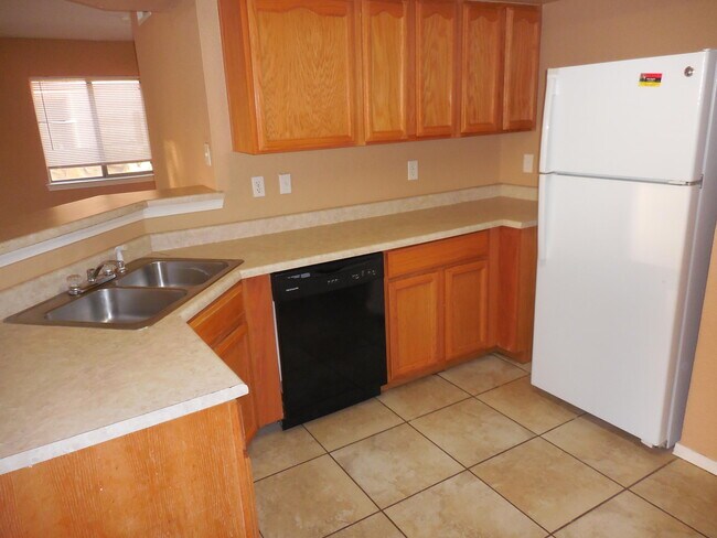 Building Photo - 14057 Tierra Vida Way